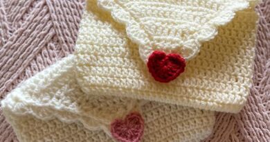 Valentine’s day crochet envelopes